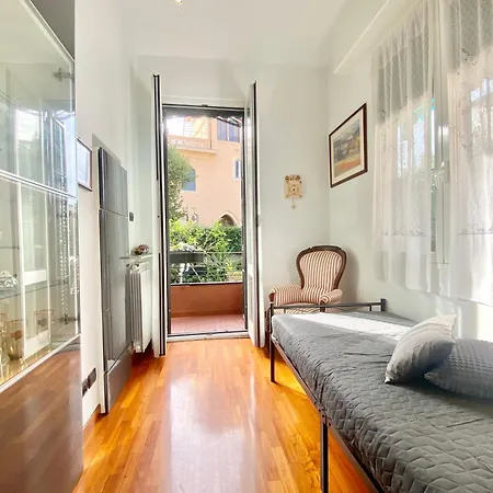 Casaviva - Lovely Trilo In Nervi With Parking Apartment