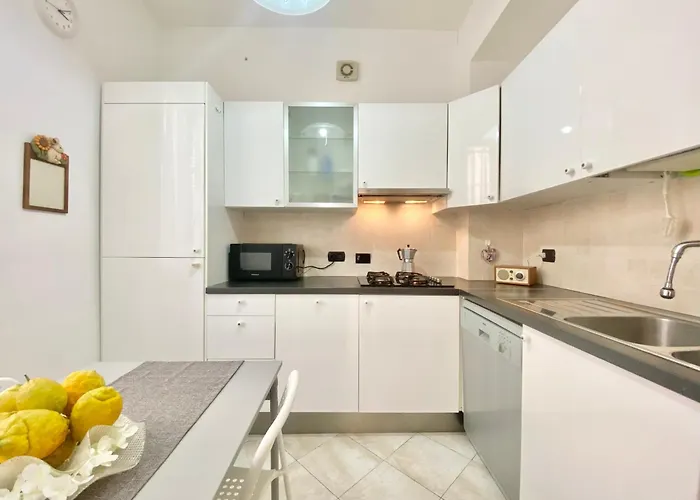 Casaviva - Lovely Trilo In Nervi With Parking Apartment *